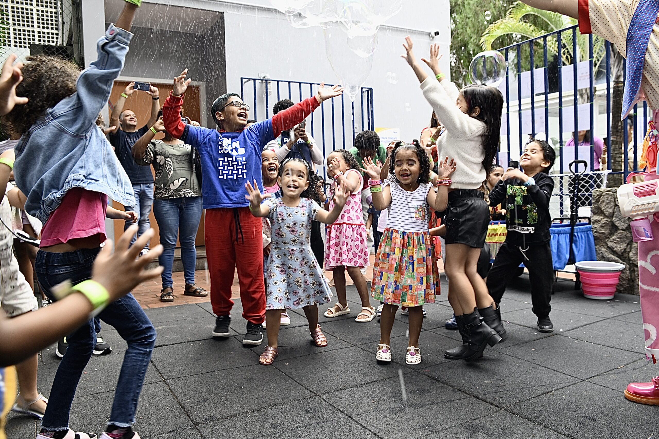 Escola Sesc Niterói comemora 10 anos em tarde de celebração, brincadeiras, protagonismo infantil e acolhimento 2